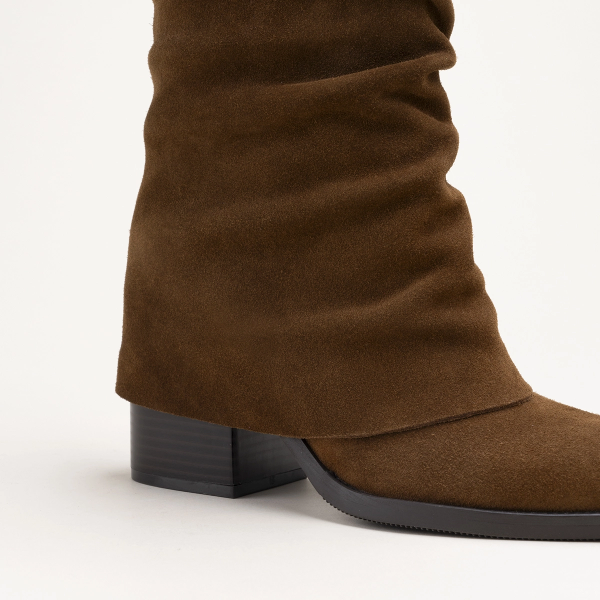 Saffrina boot outlet